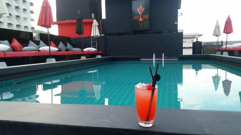 Sharaya Patong Hotel Buitenkant foto
