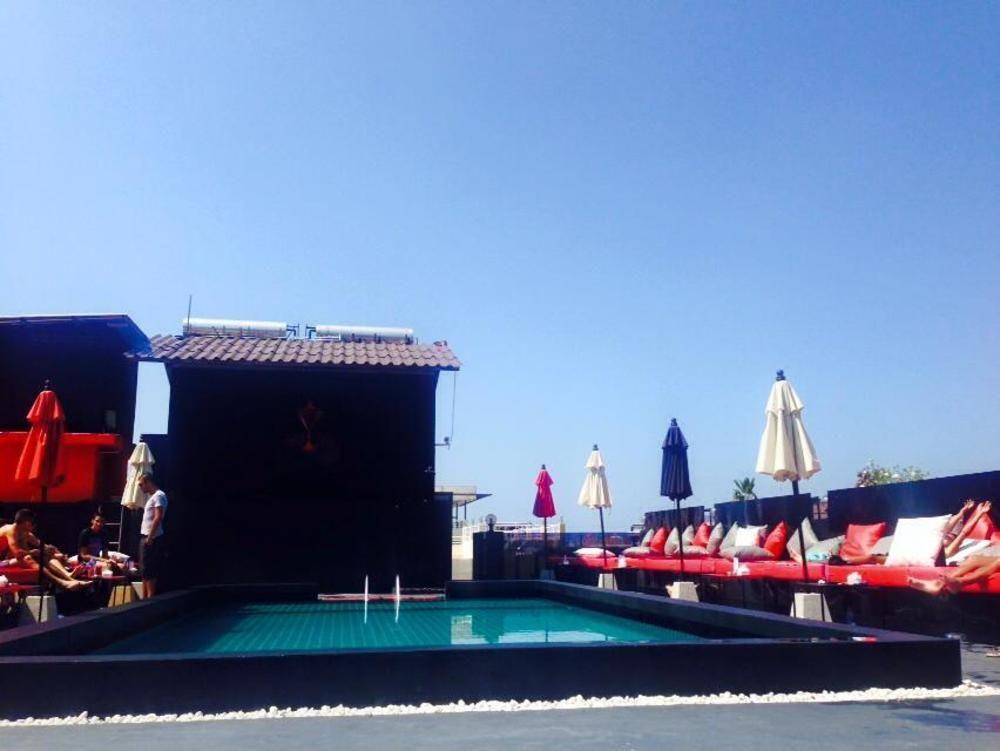 Sharaya Patong Hotel Buitenkant foto