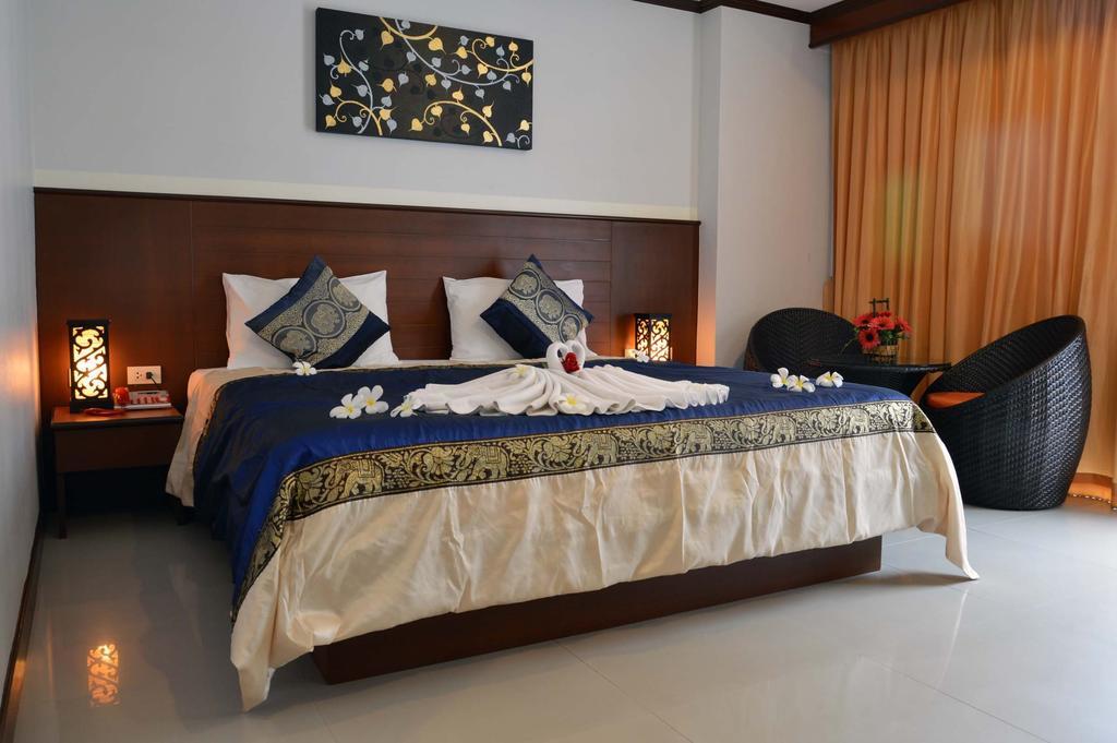 Sharaya Patong Hotel Buitenkant foto