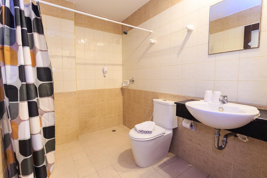 Sharaya Patong Hotel Buitenkant foto
