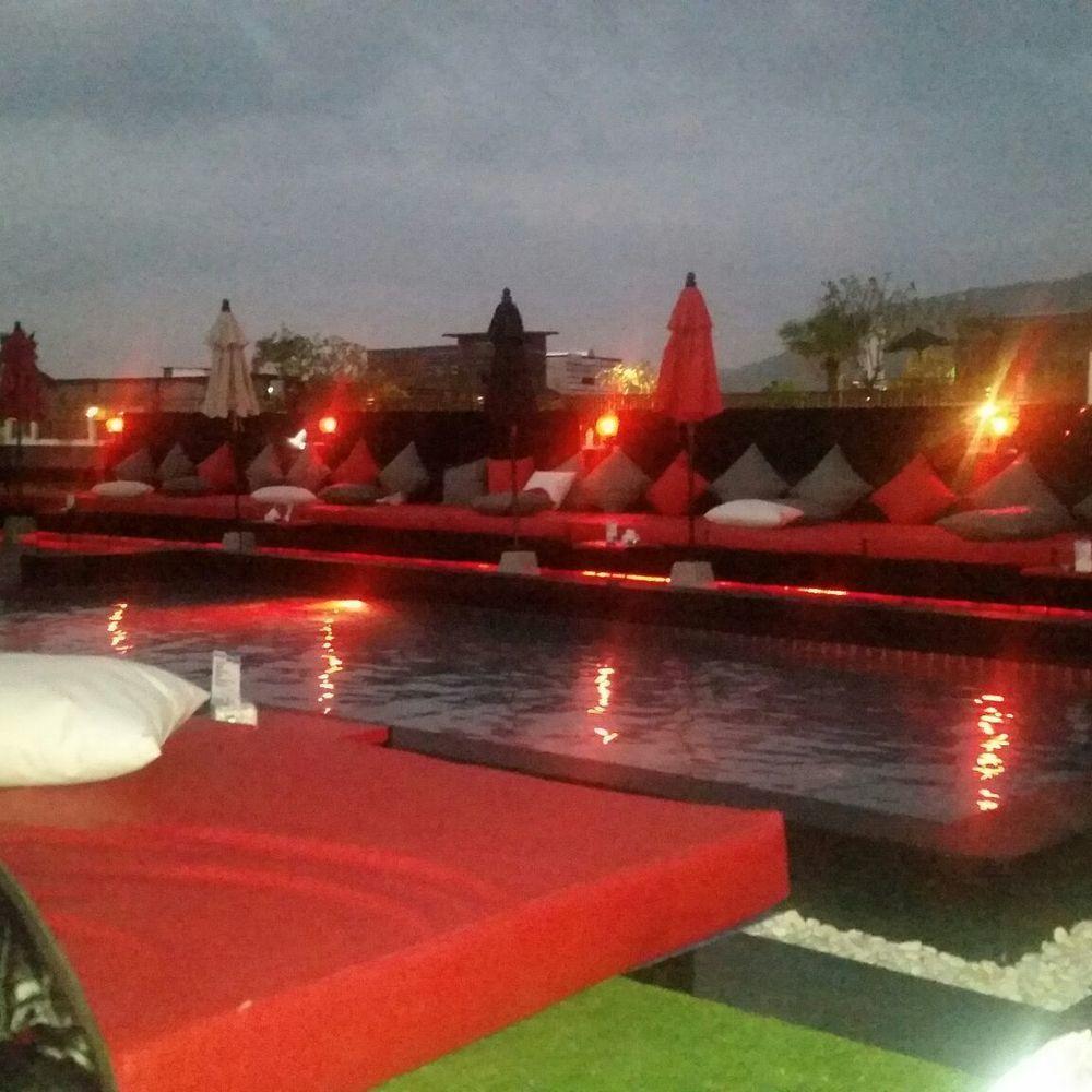 Sharaya Patong Hotel Buitenkant foto