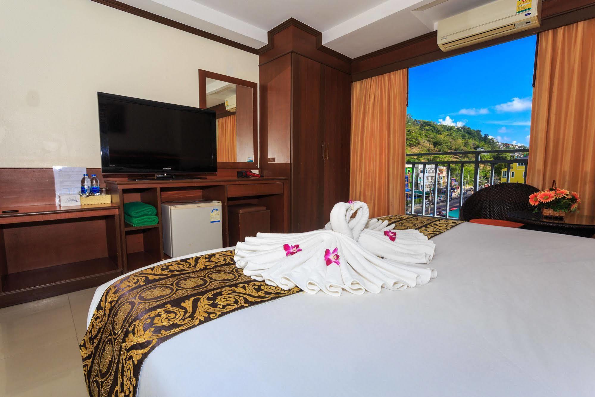 Sharaya Patong Hotel Buitenkant foto