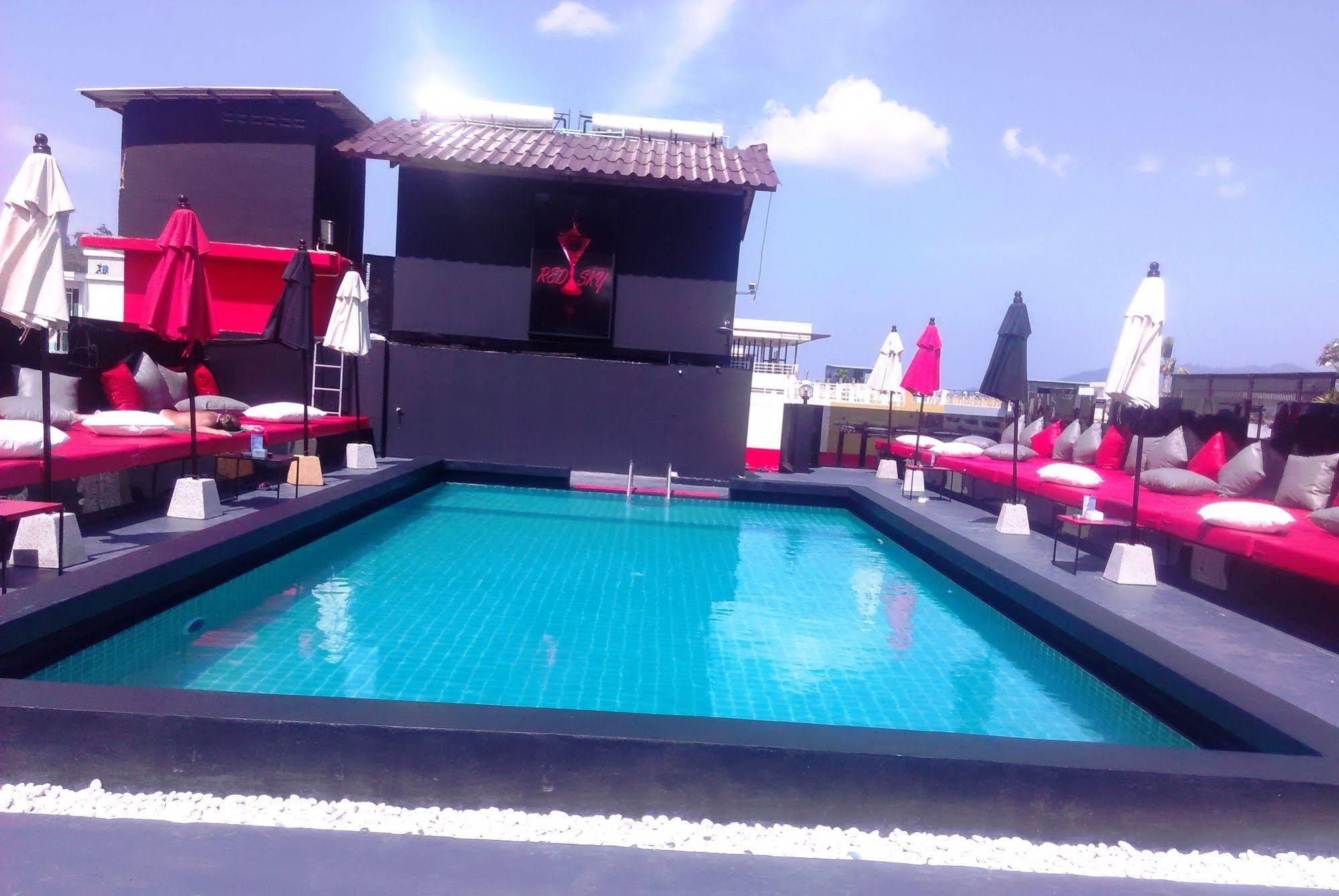 Sharaya Patong Hotel Buitenkant foto
