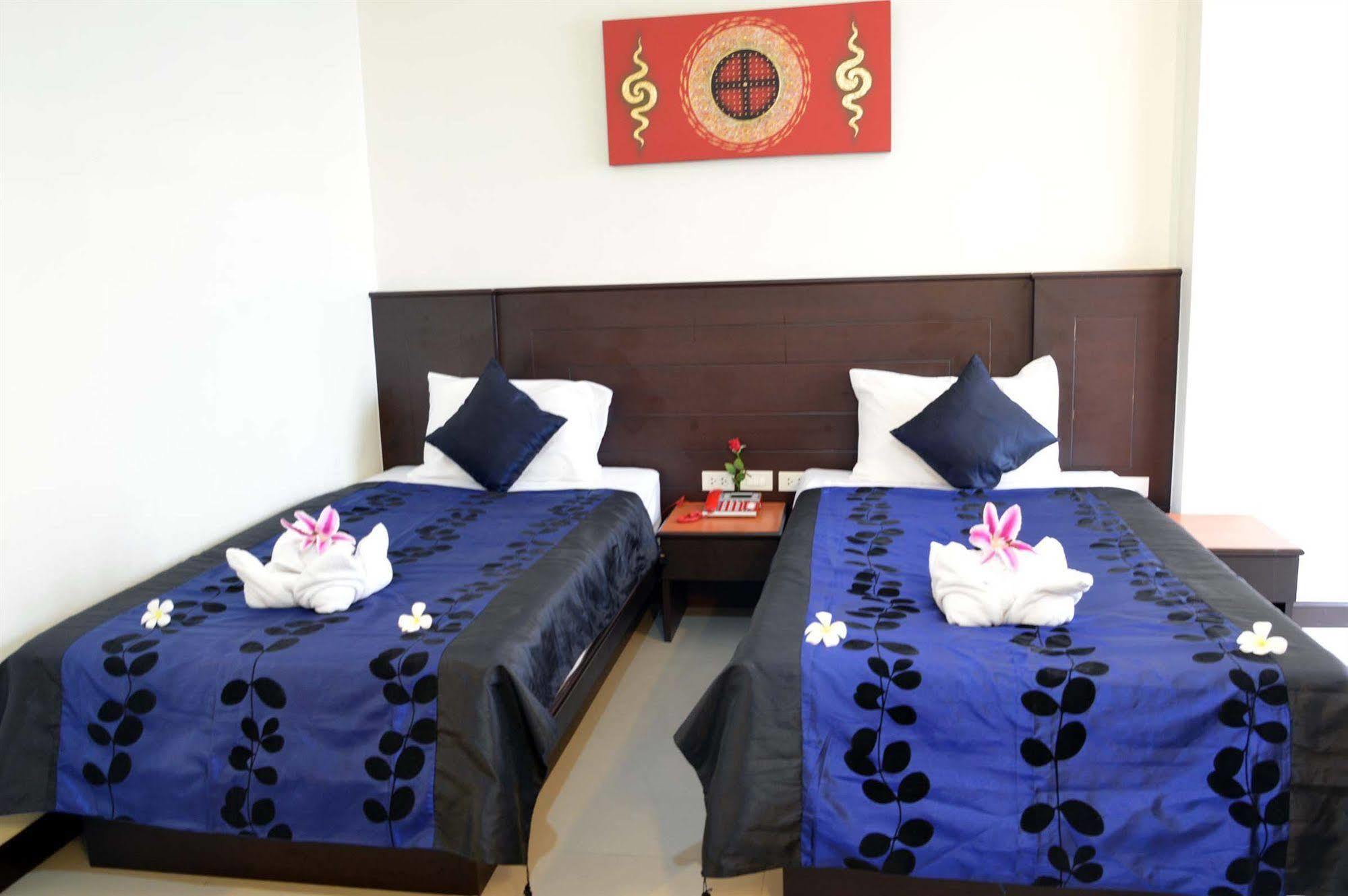 Sharaya Patong Hotel Buitenkant foto