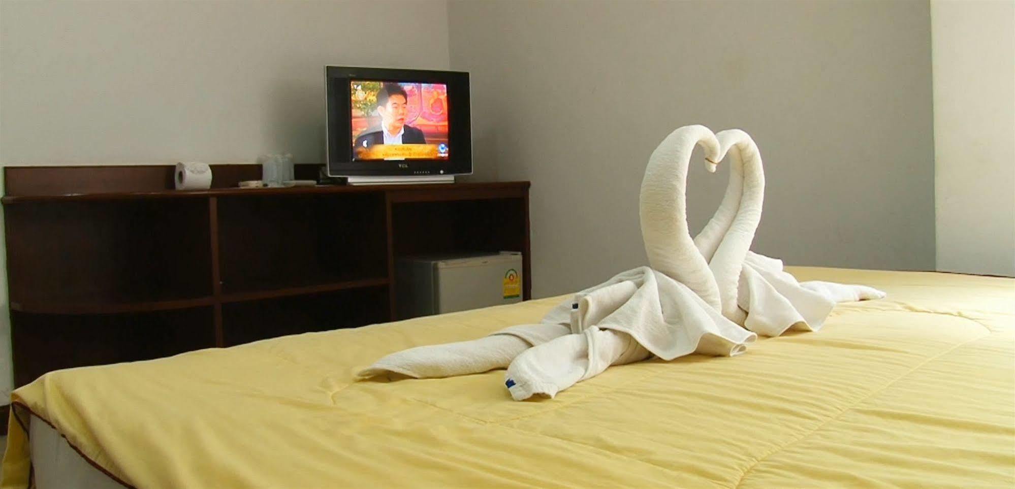 Sharaya Patong Hotel Buitenkant foto