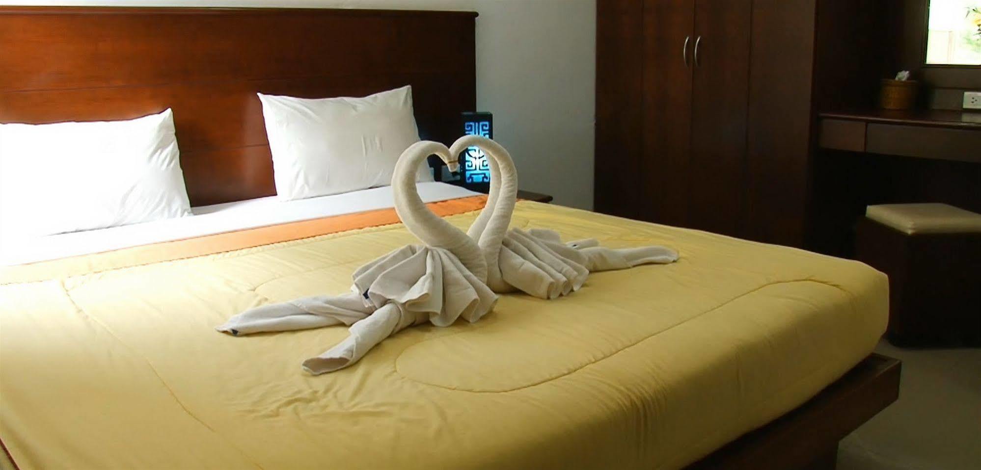 Sharaya Patong Hotel Buitenkant foto